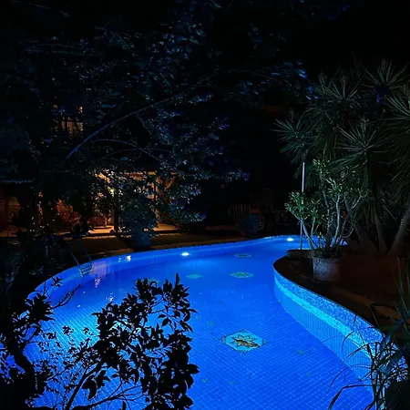 Hira Сasa de vacaciones Datça